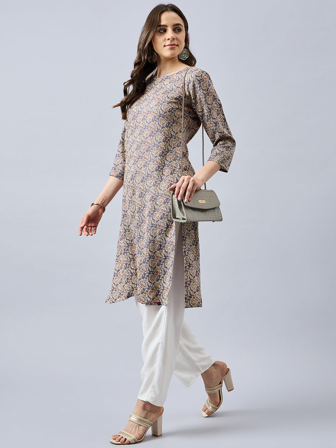 Women Floral Printed Round Neck Straight Kurta