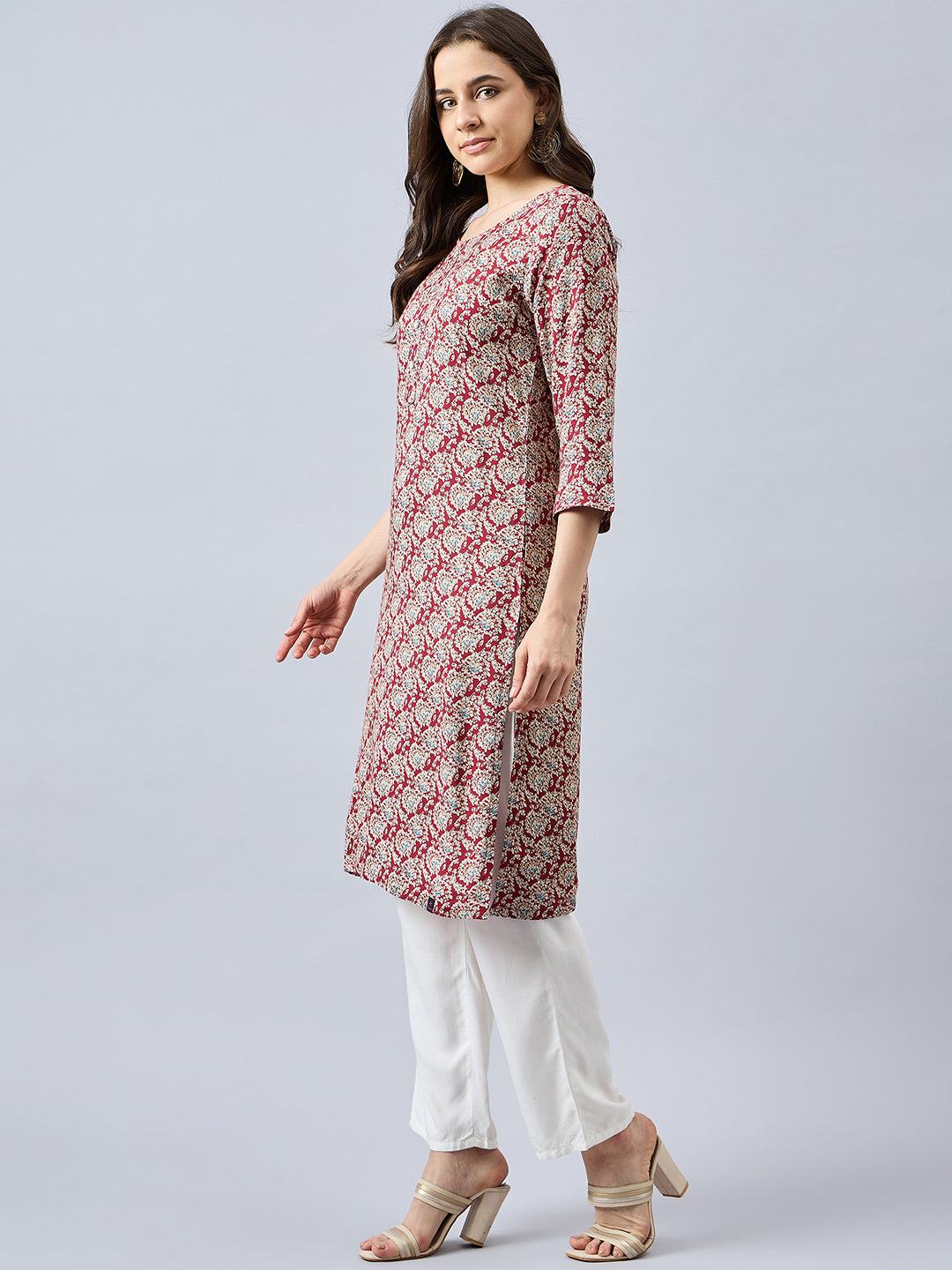 Women Floral Printed Round Neck Straight Kurta