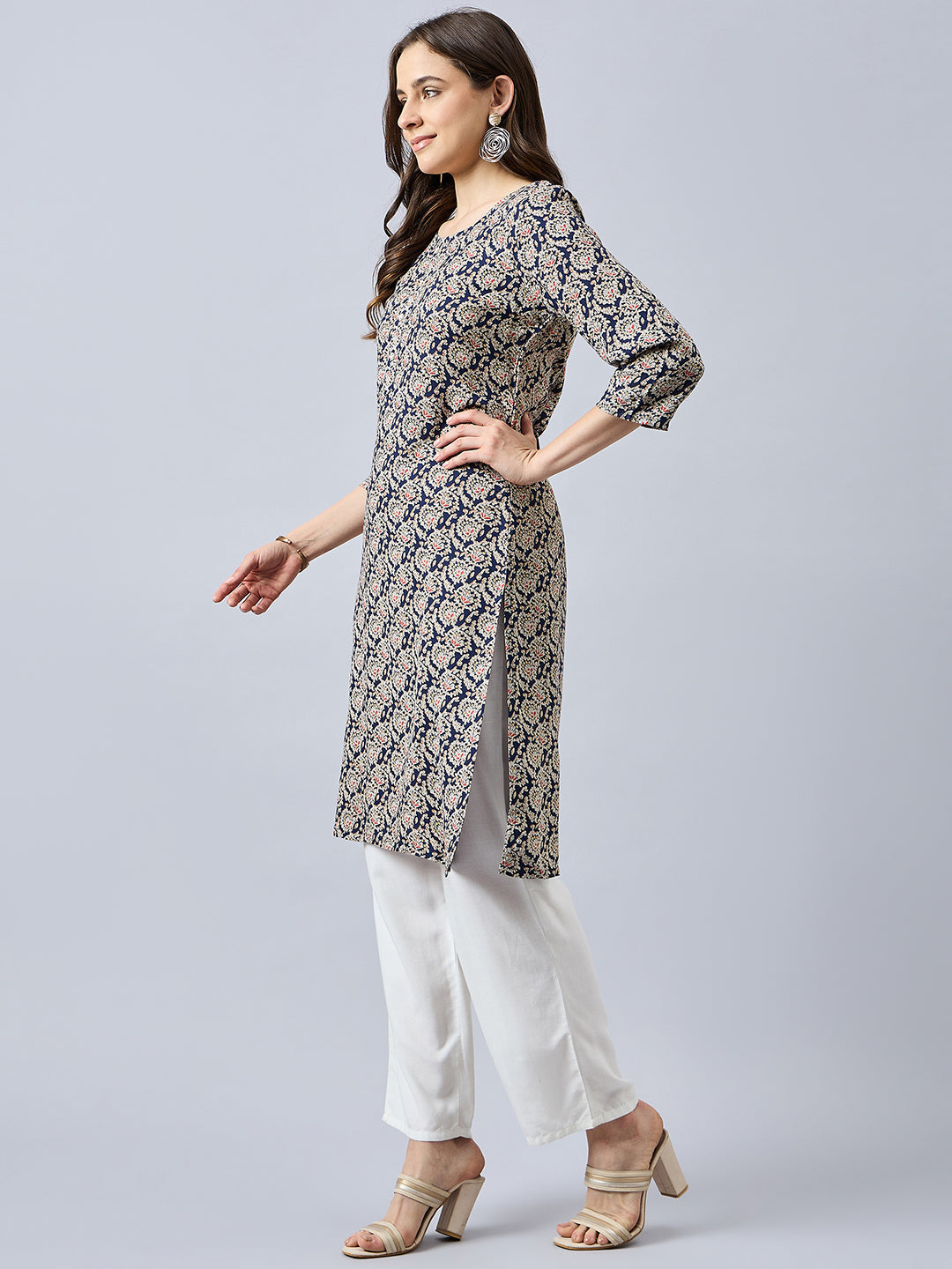 Women Floral Printed Round Neck Straight Kurta