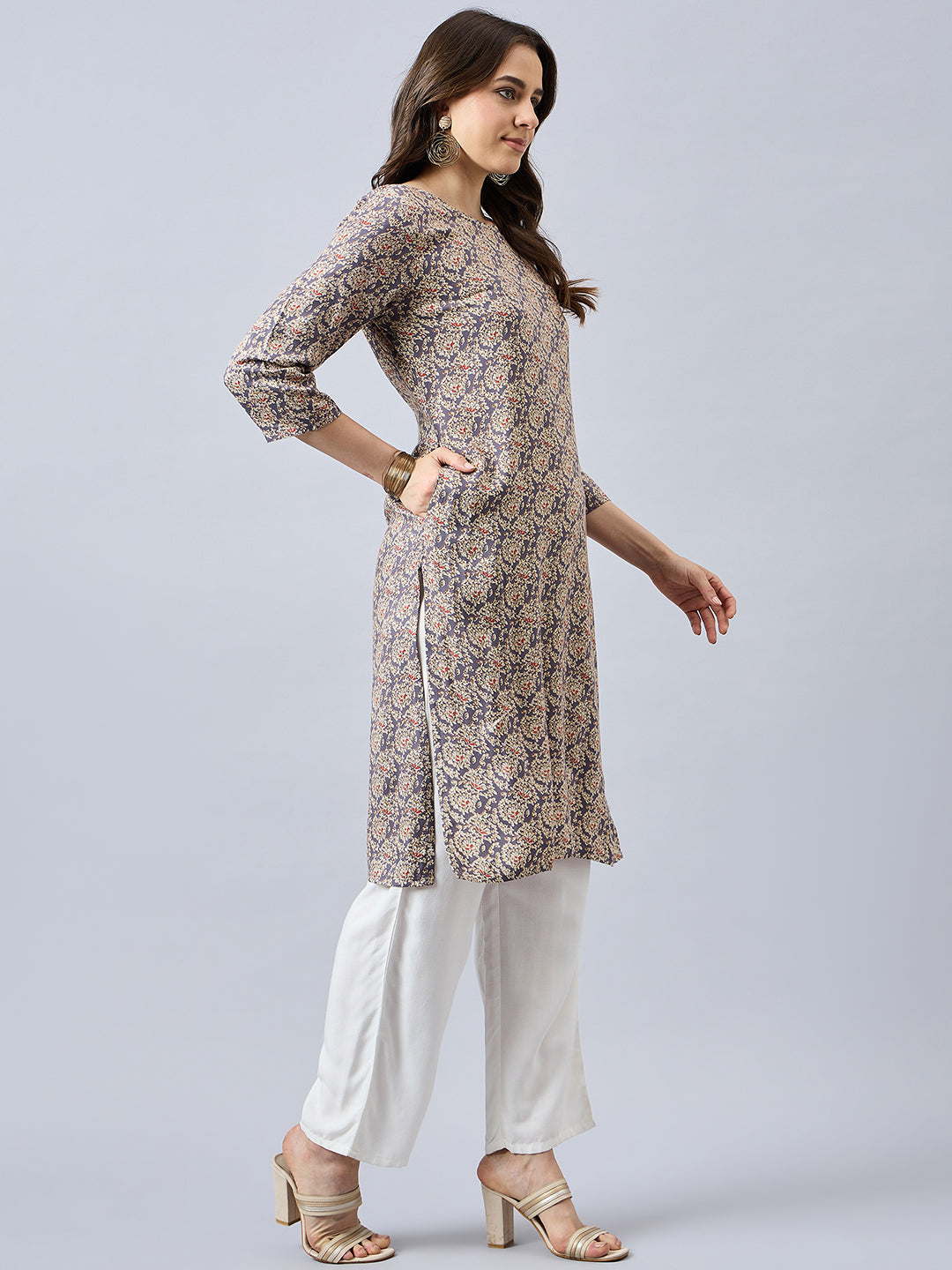 Women Floral Printed Round Neck Straight Kurta