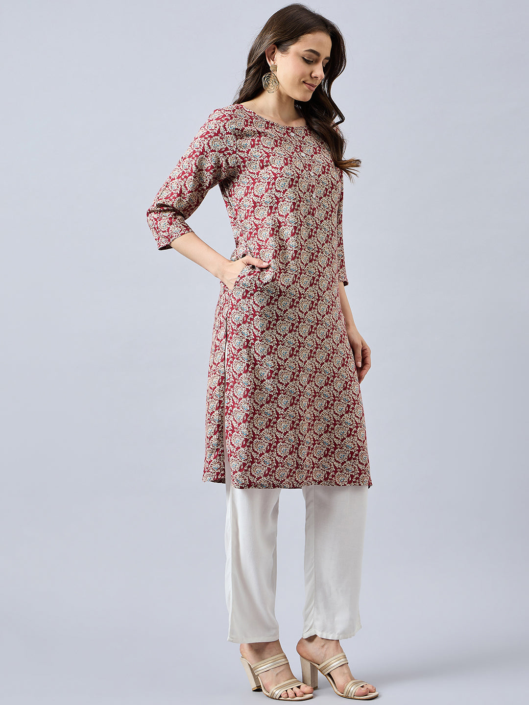 Women Floral Printed Round Neck Straight Kurta