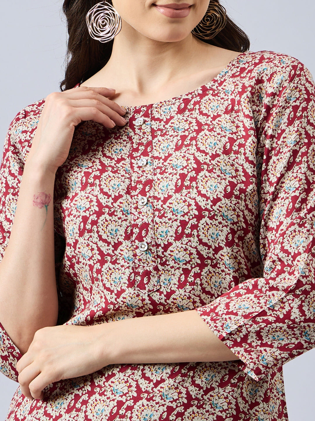 Women Floral Printed Round Neck Straight Kurta