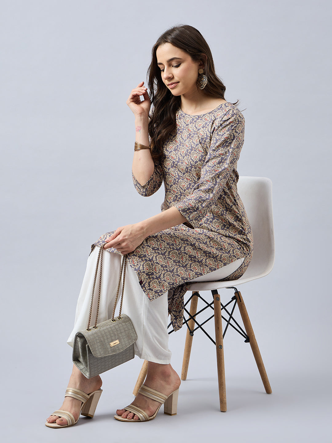 Women Floral Printed Round Neck Straight Kurta