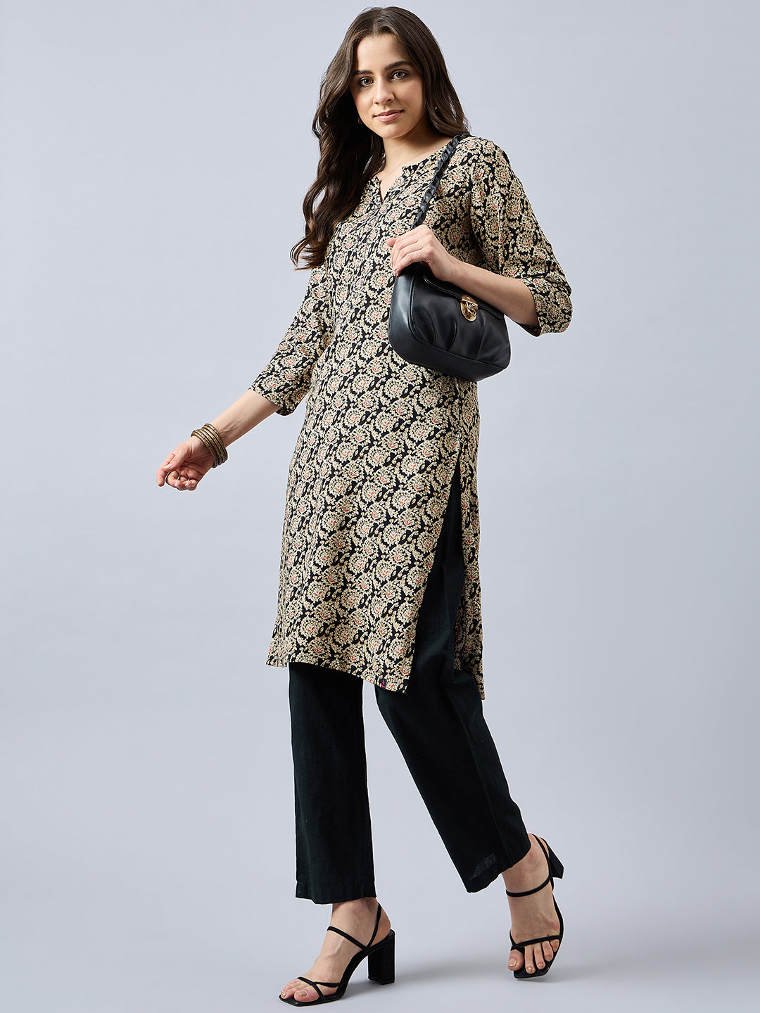 Women Floral Printed Round Neck Straight Kurta