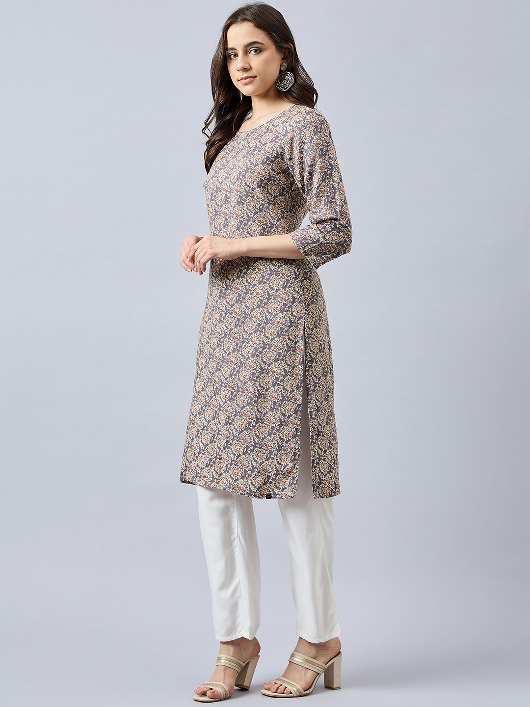 Women Floral Printed Round Neck Straight Kurta