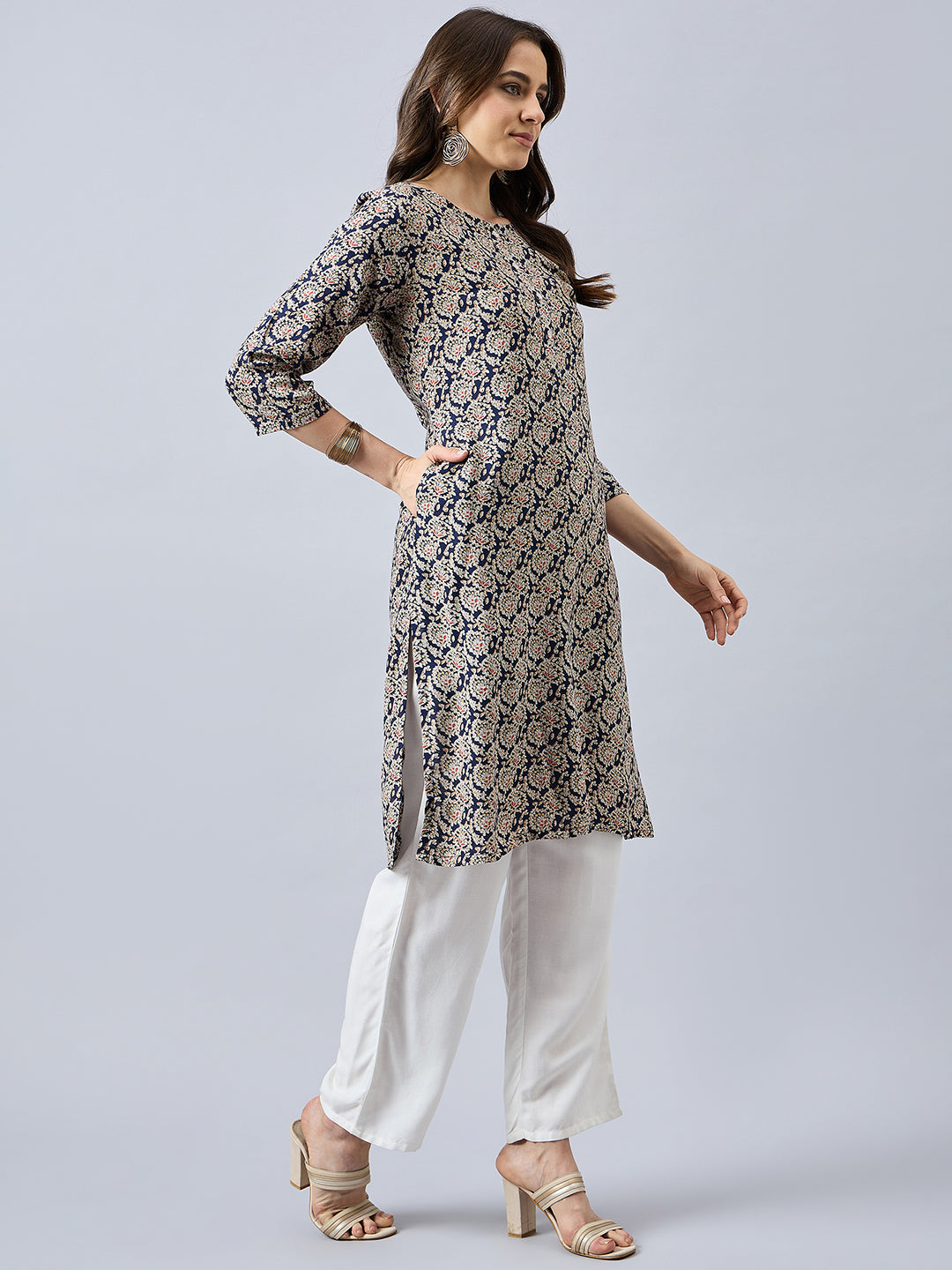 Women Floral Printed Round Neck Straight Kurta