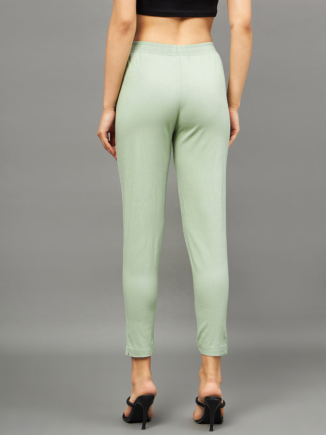 How to wear a light green pant! Mint jeans | Green pants outfit, Business  casual outfits for work, Modest summer outfits