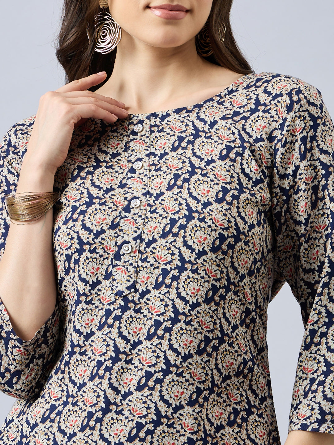 Women Floral Printed Round Neck Straight Kurta