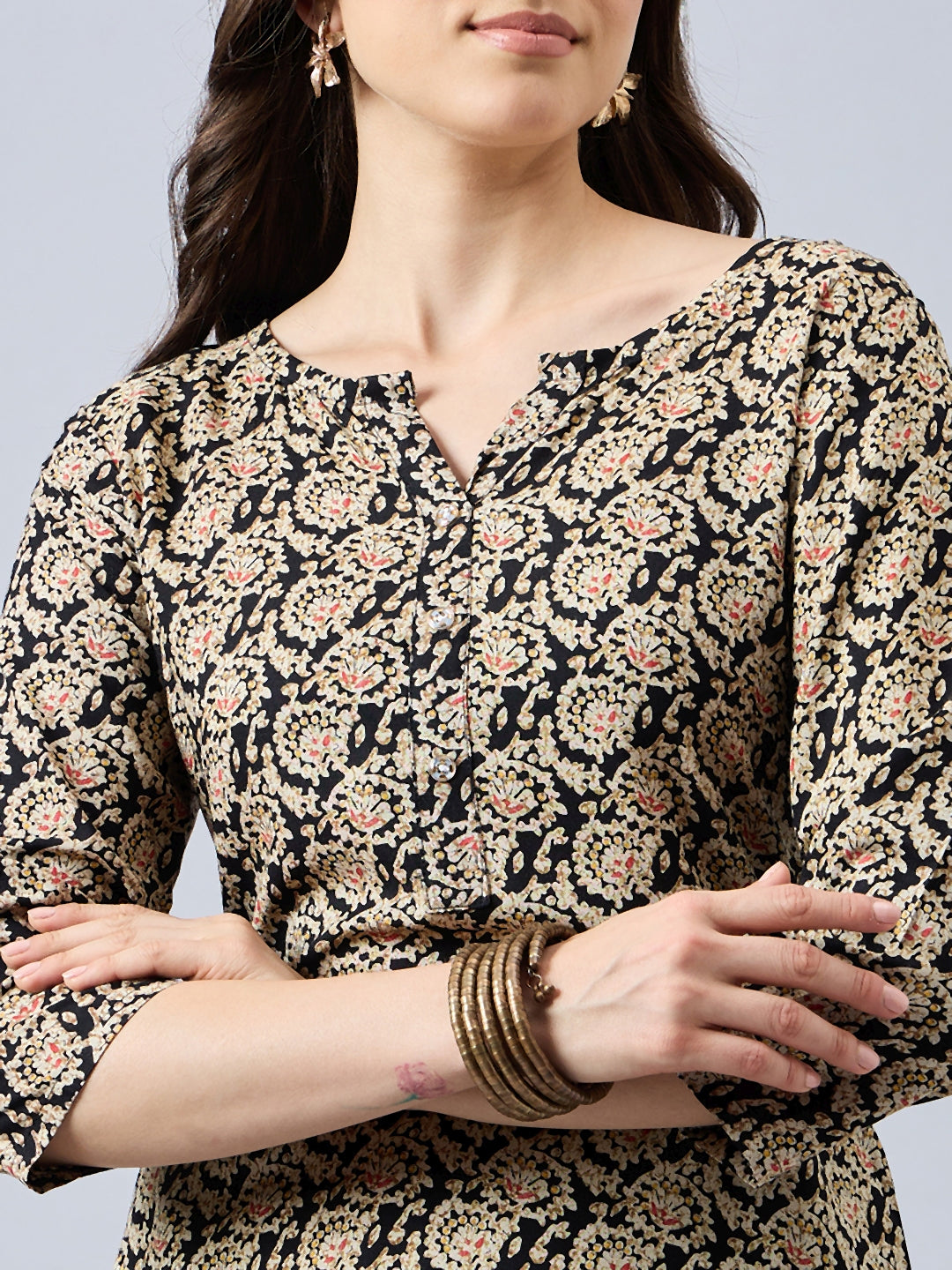 Women Floral Printed Round Neck Straight Kurta