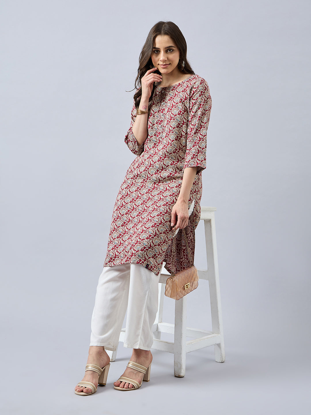 Women Floral Printed Round Neck Straight Kurta